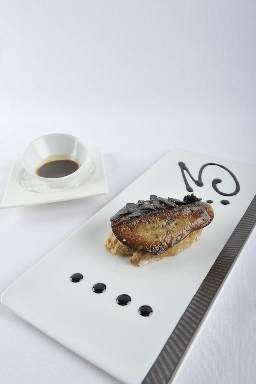 Hotel Le Viscos Saint-Savin  ภายนอก รูปภาพ